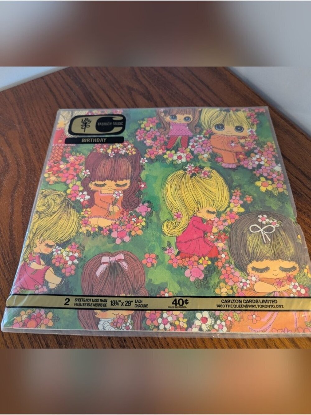 Vintage kitsch Big Eyes Illustrated Girls Floral 60s Gift Wrap Paper Sealed Rare